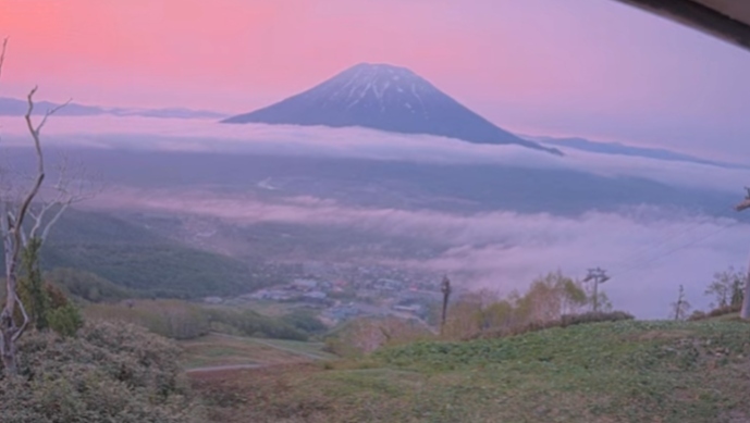 写真：雲海・朝焼けの羊蹄山