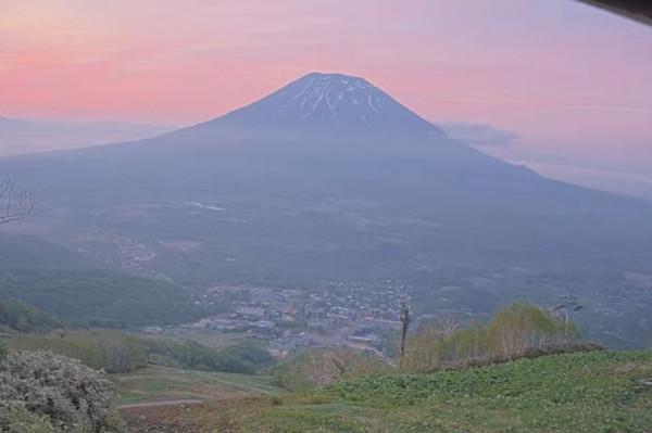 写真：朝焼けの羊蹄山