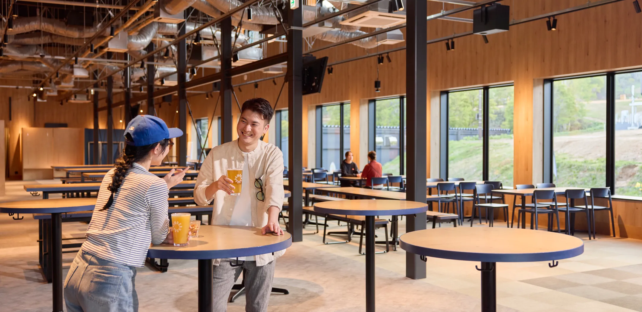 POWDERHOOD RESTAURANT & TAPROOMの店内