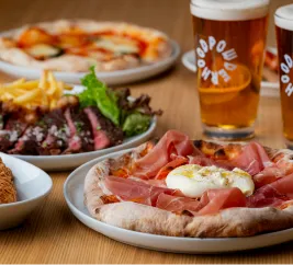 POWDERHOOD RESTAURANT & TAPROOMのダイニングエリア