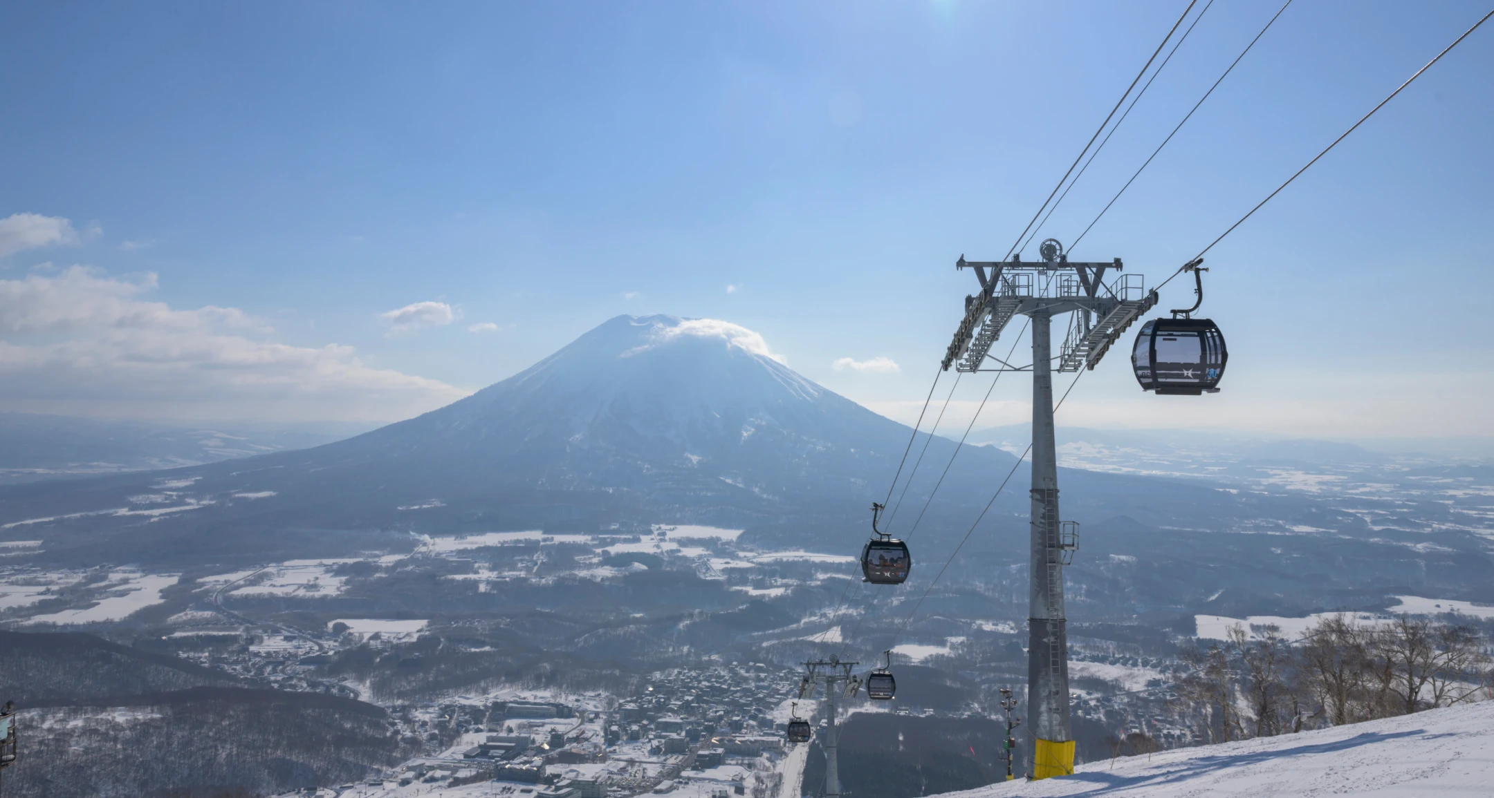 羊蹄山とゴンドラ