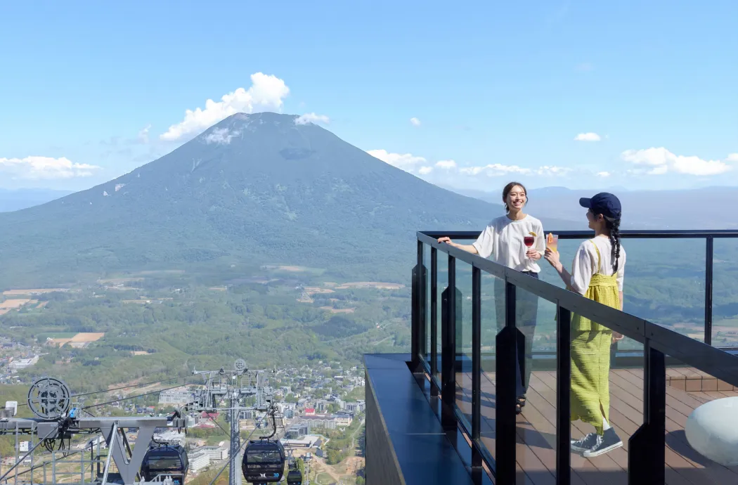 羊蹄山を望む絶景テラス