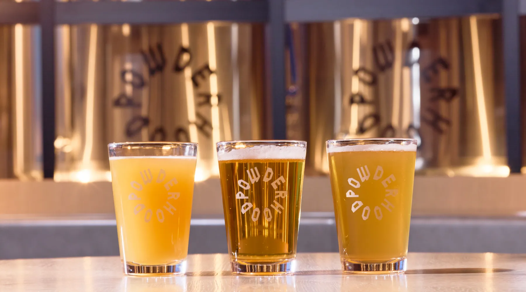 POWDERHOOD RESTAURANT & TAPROOMの内装