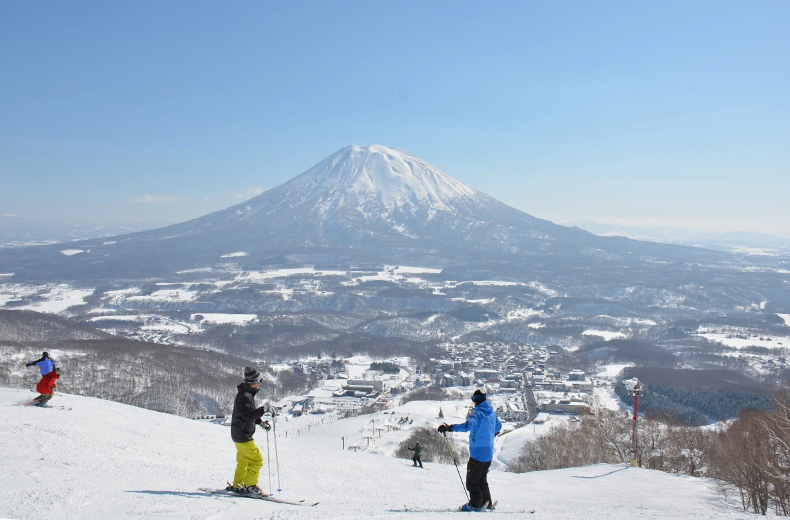 羊蹄山を望むゲレンデ