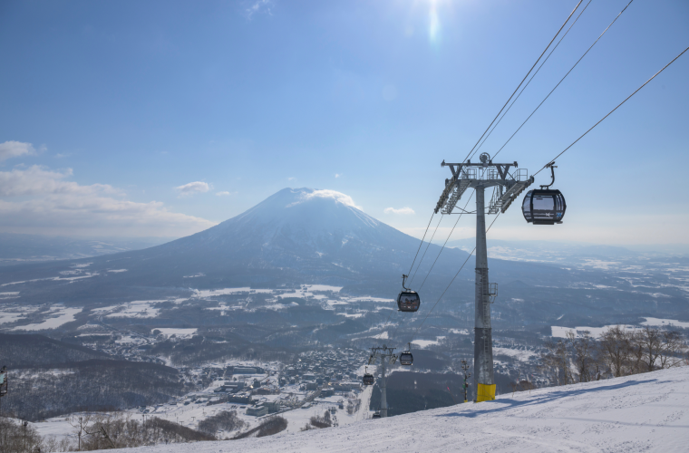 羊蹄山を望むゴンドラ